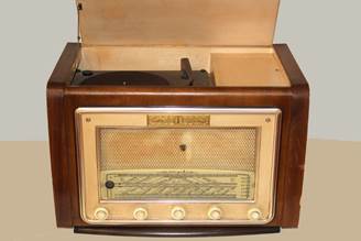 Une image contenant Radio, intrieur, four

Le contenu gnr par lIA peut tre incorrect.